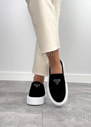 Чорні жіночі лофери туфлі на потовщенній підошві з натуральної замші замшеві лофери туфлі