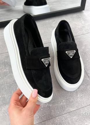 Чорні жіночі лофери туфлі на потовщенній підошві з натуральної замші замшеві лофери туфлі