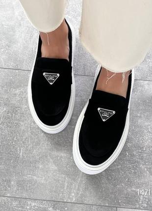 Чорні жіночі лофери туфлі на потовщенній підошві з натуральної замші замшеві лофери туфлі