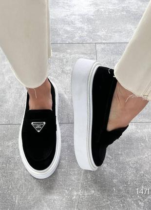 Чорні жіночі лофери туфлі на потовщенній підошві з натуральної замші замшеві лофери туфлі