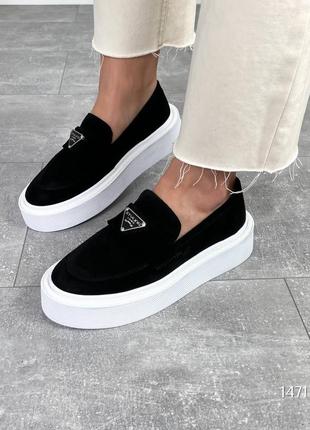 Чорні жіночі лофери туфлі на потовщенній підошві з натуральної замші замшеві лофери туфлі