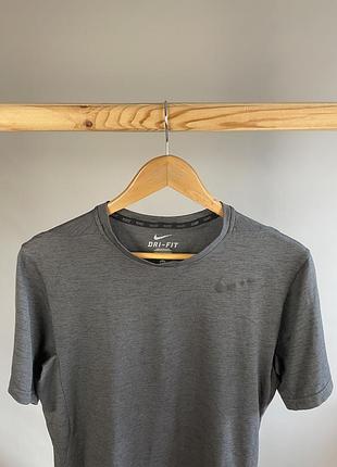 Футболка спортивна nike