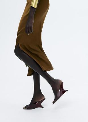 Виниловые босоножки бордовые женские zara new4 фото