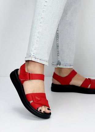 Жіночі червоні босоніжки сандалі на липучці3 фото