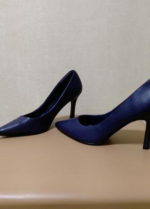 Фиолетовые классические туфли лодочки dorothy perkins.