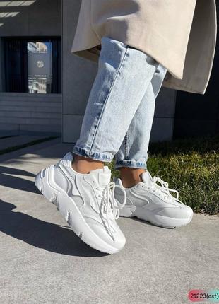 Жіночі білі кросівки