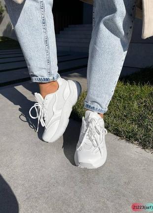 Жіночі білі кросівки