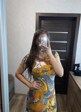 Яркое платье меди