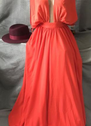 Яскрава вечврня сукня