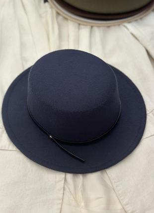 Стильная  фетровая шляпа канотье с тонким ремешком синий 56-58р (2844)