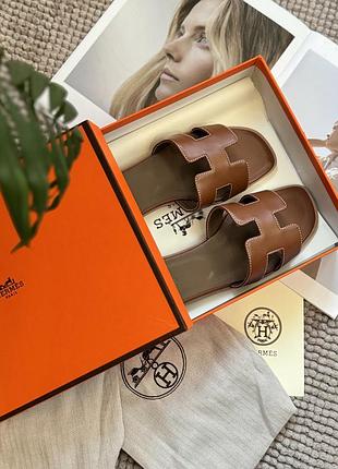 Кожаные шлепанцы в стиле hermes