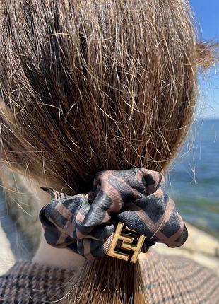 Гумка для волосся з логотипом чорного кольору