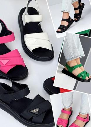 Жіночі білі босоніжки сандалі на чорній підошві та липучці10 фото
