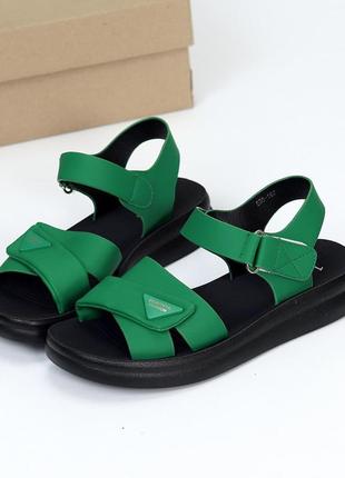 Жіночі зелені босоніжки сандалі на липучці1 фото