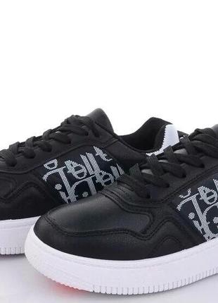 Детские кроссовки