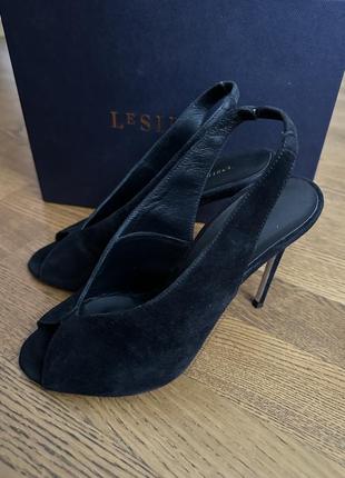 Босоніжки le silla