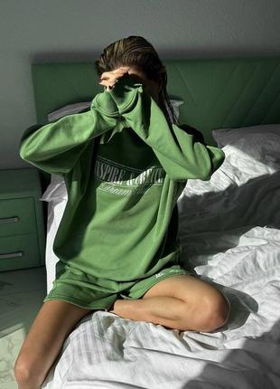 Женский костюм с шортами