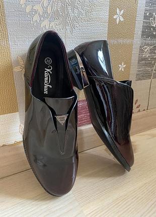 Елегантні лакові туфлі /kanuchun/розмір 38