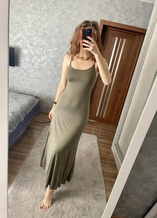 Оливкова хакі довга сукня від h&m на тонких бретелях