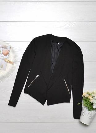 Чудовий піджак з замками h&m.