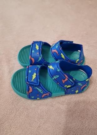 Босоніжки, аквашузи