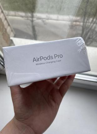 Нові airpods pro4 фото