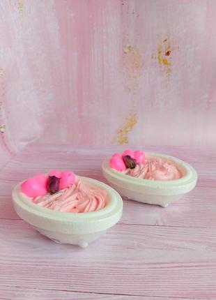 Бомбочка для ванны в форме ванны с пенным пралине