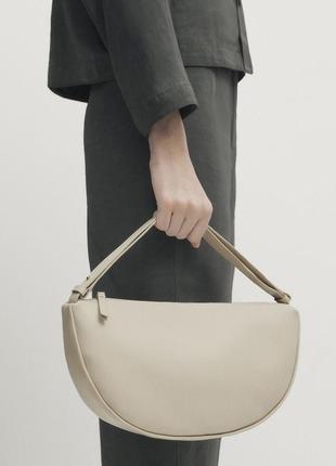 Бежевая кремовая кожаная сумка полумесяц massimo dutti