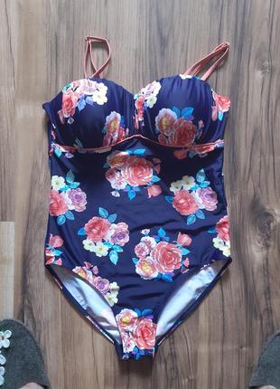 Купальник сдельный.