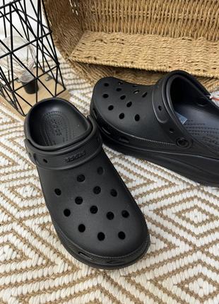 Crocs classic crush black женские стильные кроксы в черном цвете2 фото