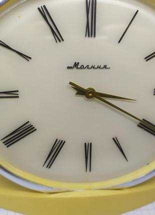 Настольные часы молния. на ходу, обслужены. ссср