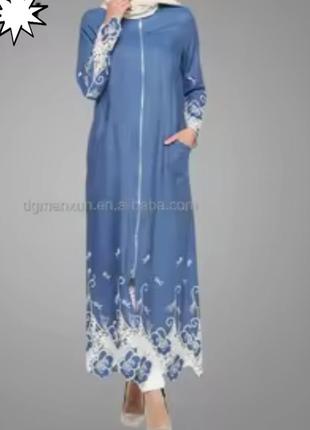 Красиве на блискавці з кишенями та вишивкою плаття 👗