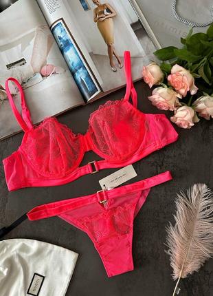 Яркий комплект белья от intimissimi