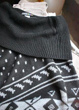 Красивое вязаное черно-серое пончо