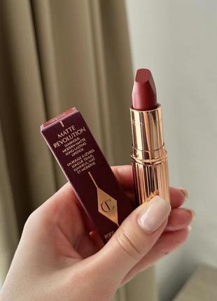 Повнорозмірна помада для губ charlotte tilbury matte walk of shame - walk of no shame