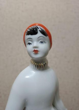 Фарфор фигуристка