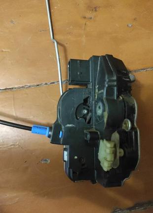 Замок водiйськоï двери опель астра j