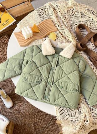 Куртка осіння на кнопках бомбер фісташка з білим комірцем