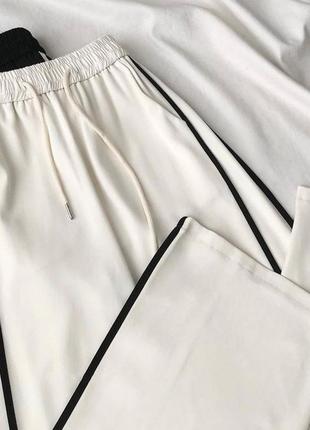 Брюки с лампасами