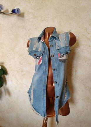 Красивый джинсовый жилет