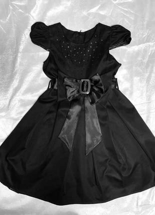 Ошатна і пишна сукня на 8-9 років