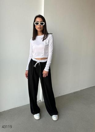 Костюм женский топ и брюки.