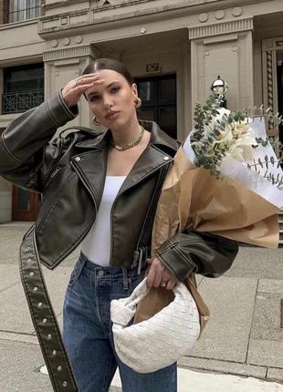 Укорочена байкерська коричнева куртка зара zara