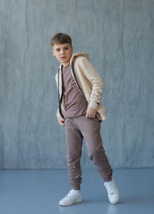 Детский костюм на молнии. не кашлатится