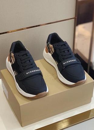 Кроссовки в стиле burberry