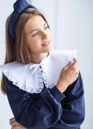 Сукння з з'ємним комірцем