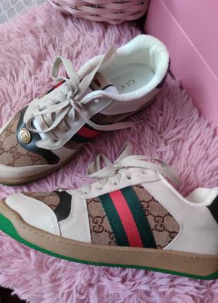 Кроссовки женские