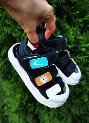 Босоніжки із захистом пальчиків р. 22-26