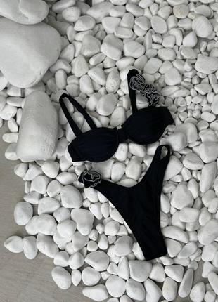 Чорний роздільний купальник з обʼємними квітами9 фото