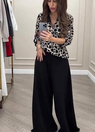 Стильный женский костюм двойка блуза леопардовый принт и брюки-палаццо